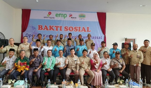 Manajemen EMP Bentu bersama stake holder terkait di Langgam, Kabupaten Pelalawan Riau, saat pembukaan kegiatan sosial EMP Bentu Ltd yang dipusatkan di Kampus STT Pelalawan. Foto; ist 