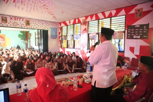 Bupati Siak Alfedri pada acara sosialisasi bahaya Narkoba di Lubuk Dalam/lin