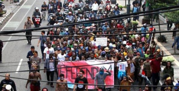 Salah satu aksi demonstasi yang berakhir rusuh di Papua. Foto: int 