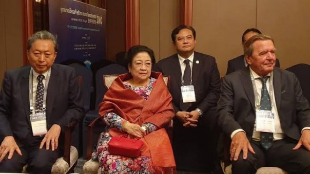 Megawati menghadiri salah satu acara skala International