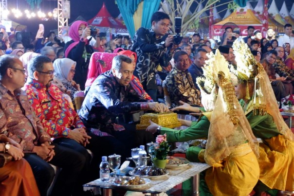 Gubernur Riau, Syamsuar saat menghadiri pembukaan Riau Expo 2019