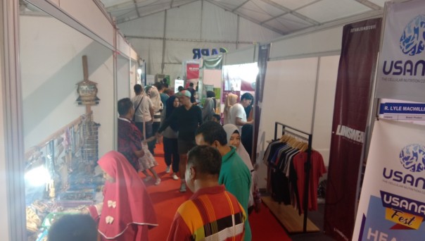 Pengunjung memadati Riau Expo 2019 yang berlangsung di Bandar Seni Raja Ali Haji Pekanbaru
