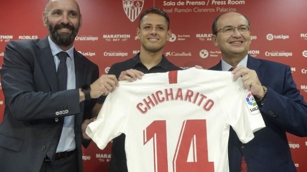 Pemain asal Meksiko yang pernah bela Manchester United dan Real Madrid, Chicharito resmi dibeli klub Spanyol Sevilla (foto/int)