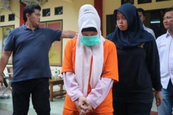 Polisi menciduk Aulia otak pembunuhan Pupung dan Dana yang merupakan suami dan anak tirinya (foto/int)