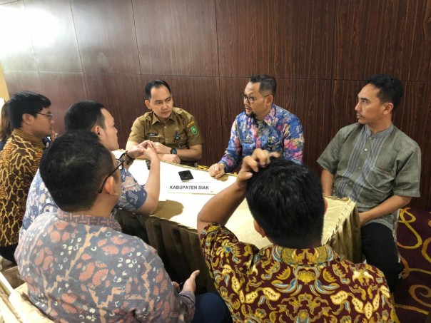Pemerintah Provinsi (Pemprov) Riau mengadakan Riau Investment Forum 2019 yabg mengambil tema “Pesona Riau di Era Digital dan Industri 4.0 Dalam Upaya Meningkatkan Investasi dan Pariwisata”