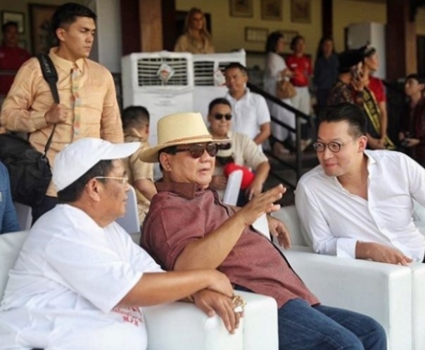 Prabowo Subianto saat duduk bersama Hotman Paris beberapa waktu lalu (foto/int)
