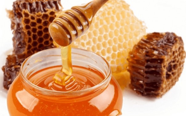 Khasiat madu tidak berubah sekalipun dicampur dengan air hangat (foto/int)