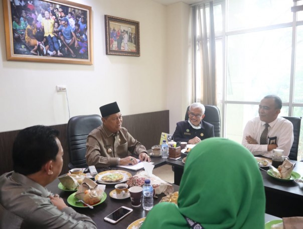 H Syamsuddin Uti melakukan pertemuan bersama Pimpinan BNI Cabang Tembilahan/rgo