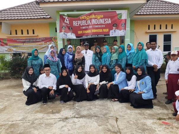 Mahasiswa Universitas Riau melaksanakan Kuliah Kerja Nyata (KKN) atau Kukerta di Desa Kertajaya dan mengadakan latihan dasar kepemimpinan (foto/istimewa)