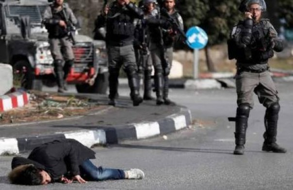 Tentara pendudukan Israel tembak pemuda Palestina saat aksi protes kematian tahanan (Foto: Safa)
