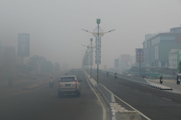 Kabut asap pekat menyelimuti Kota Pekanbaru, Riau