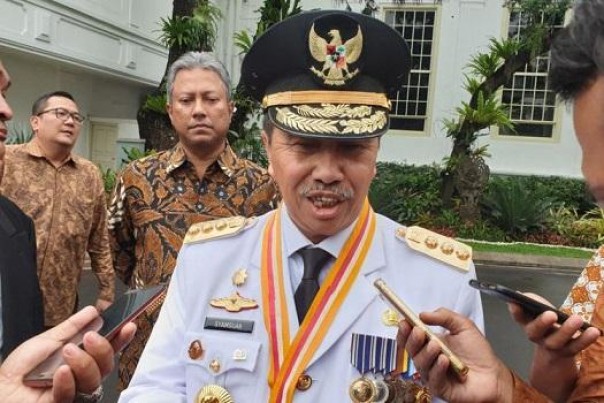 Gubernur Riau Syamsuar dikritik pergi ke Thailand disaat masyarakat berjuang di tengah kabut asap parah (foto/int)