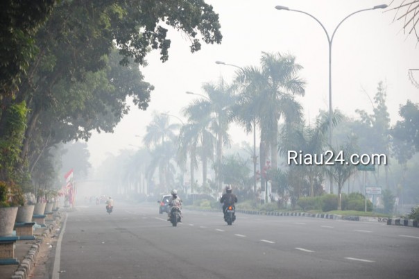 Kabut asap pekat menyelimuti Kota Pekanbaru, Riau
