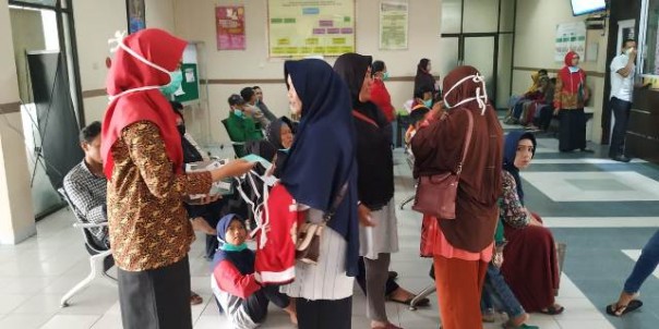  RS Tengku Rafian Siak Bagi-bagi Masker/lin