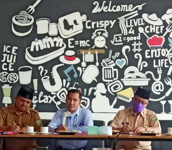  Kepala Dinas Pariwisata Kabupaten Siak Drs H. Fauzi Asni saat mengelar Konferensi Pers dengan awak media Senin (16/09/2019)/lin