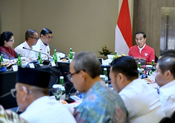 Jokowi mengelar rapat tertutup terkait karhutla di Riau