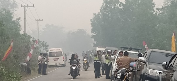 Kabut asap tebal tampak di lokasi yang akan ditinjau Presiden Jokowi. Foto: ardi 