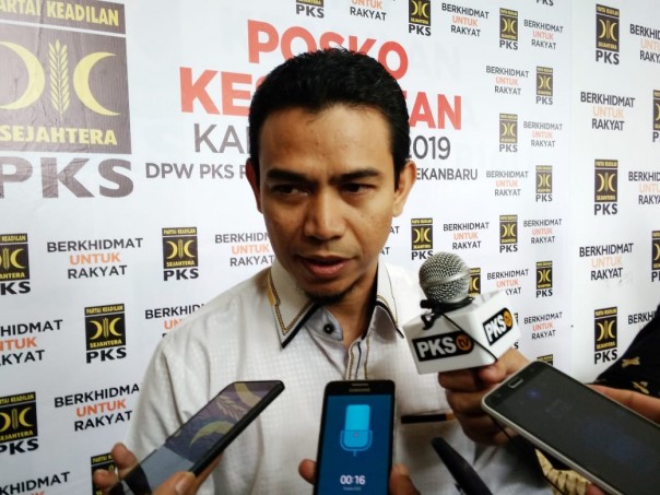 Ketua DPW PKS Riau Hendry Munief