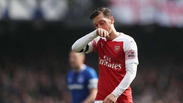 Pemain Arsenal Mesut Oezil tidak dibawa pada laga kontra Frankfurt dalam ajang Liga Europa (foto/int)