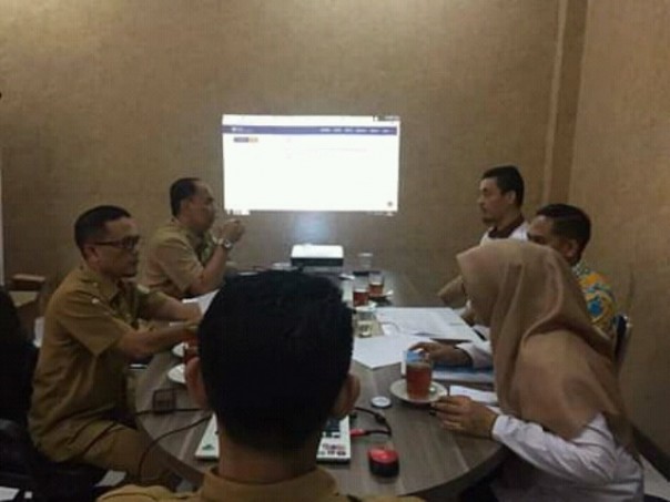 Pertemuan Komisi Informasi Riau dengan perwakilan Pemkab Kuansing. Foto: zar 