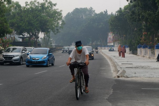 Kabut asap masih parah di Pekanbaru (foto/amri)