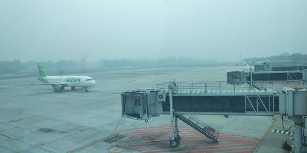 Bandara SSK II Pekanbaru ditutupi kabut asap (foto/int)