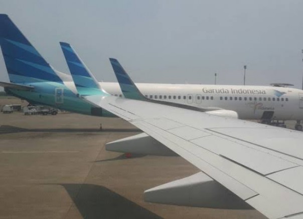 Satu pesawat Garuda Indonesia sempat delay karena jarak pandang terganggu di Bandara SSK II, sehingga Mentan Andi Amran membatalkan kunjungannya ke Pekanbaru (foto/int)