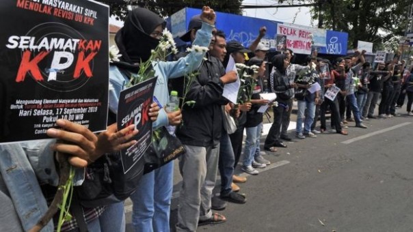 Ilustrasi: aksi massa menolak revisi UU KPK. Foto: int 