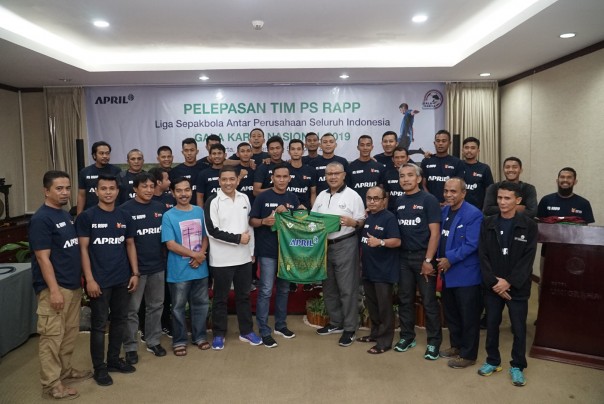 Tim sepak bola PT RAPP atau yg dikenal PS RAPP untuk berlaga di Kejuaraan Nasional Piala Galakarya 2019 yang akan dilaksanakan di Jakarta. Acara pelepasan berlangsung di Hotel Unigraha, Pangkalan Kerinci, Pelalawan, Senin (23/09/2019) (foto/istimewa)