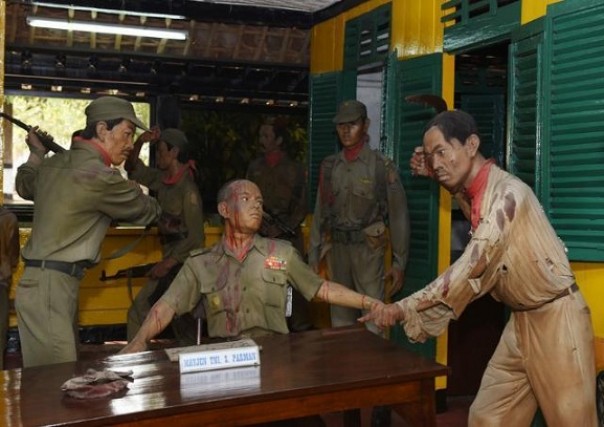 Salah satu diorama di Museum Pengkhianatan PKI yang menggambarkan perilaku massa partai komunis itu saat peristiwa G30S/PKI. Foto: int 