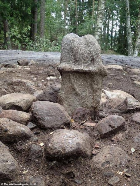 Batu penis berukuran 21 inchi dijumpai arkeolog Swedia (foto/int)
