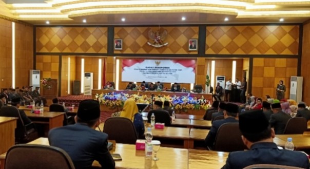 Pimpinan definitif DPRD Kabupaten Siak, Provinsi Riau untuk periode 2019-2024 telah resmi diambil sumpah (foto/lin)