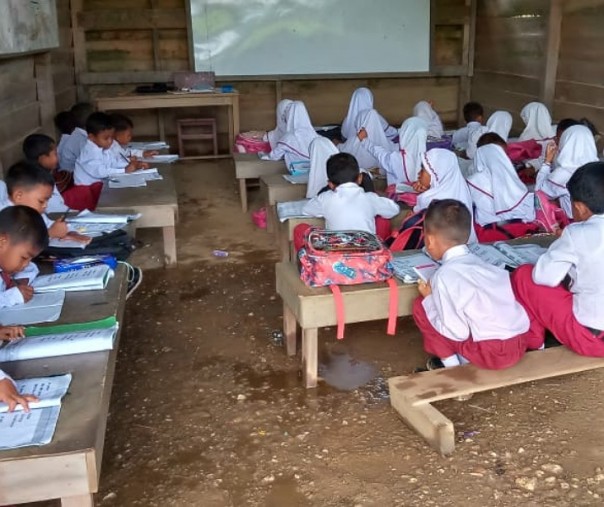 Sekolah di Kecamatan Kepenuhan, Rokan Hulu butuh bantuah rehap (foto/istimewa)
