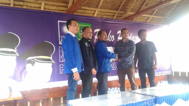 Istri Bupati Bengkalis Amril Mukminin, Kasmarni Amril sah mendaftarkan diri ke Partai Amanat Nasional (PAN) Bengkalis (foto/hari)