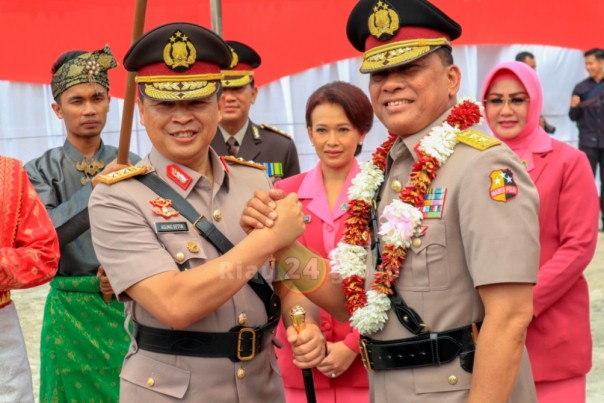 Foto-Foto Farewell And Welcome Parade Kapolda Riau Irjen Pol  Agung Setya Imam Effendi