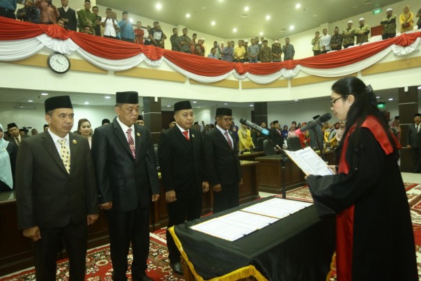 Pengambilan sumpah dan janji jabatan unsur pimpinan oleh Ketua Pengadilan Negeri Tembilahan