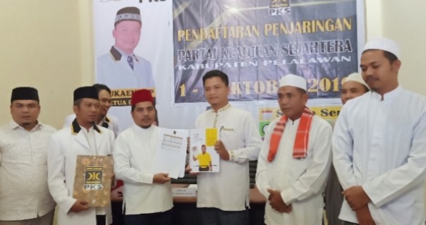 Mantan Ketua DPRD Pelalawan Nasarudin, MH membuktikan keseriusannya untuk ikut Pilkada Pelalawan 2020 (foto/ardi)