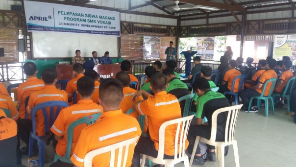 Wakil Kepsek Bidang Humas SMK Muhammadiyah 1 Pekanbaru, Budimansyah mengatakan kegiatan magang ini merupakan bentuk kerjasama RAPP dengan SMK melalui program SMK vokasi (foto/istimewa)