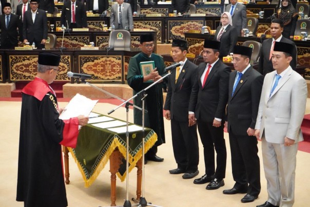 Pimpinan DPRD Provinsi Riau periode 2019-2024 telah melakukan pengucapan sumpah/janji yang berlangsung di DPRD Riau.