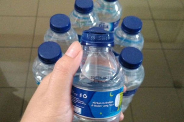 Air dalam kemasan botol enggak pernah terisi penuh (foto/ilustrasi)