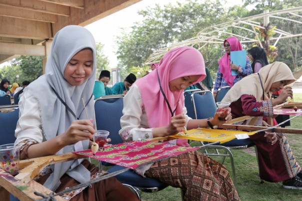 Ketua Dekranasda Kabupaten Siak Rasidah Alfedri mengatakan, kegiatan ini adalah Festival Batik Siak dalam rangka melestarikan warisan budaya bangsa (foto/lin)