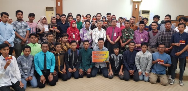 Bank Riau Kepri Serahkan CSR Berupa Beasiswa ke Luar Negeri Kepada YAPARI