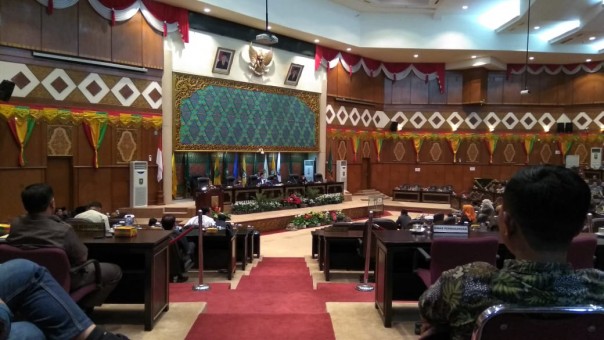 Paripuna penetapan AKD DPRD Riau yang berlangsung Kamis menuai polemik oleh tiga Fraksi DPRD Riau
