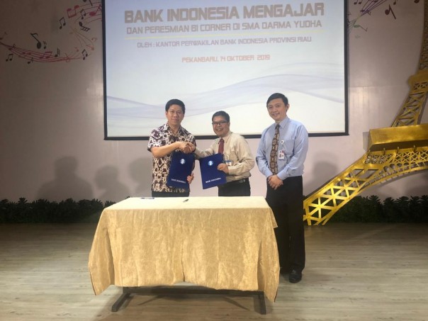 Perwakilan Bank Indonesia Riau Resmikan BI Corner Di SMA Dharma Yuda