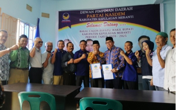 Kepala Biro Kesejahteraan Rakyat Sekretariat Daerah Provinsi (Karo Kesra Setdaprov) Riau, Drs H Masrul Kasmy MSi gandeng Sekda Meranti menyatakan maju Pilkada 2020 (foto/mad)