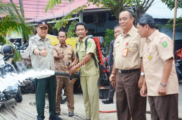 Wakil Bupati Kabupaten Indragiri Hilir (Inhil) H Syamsuddin Uti berkunjung kekantor Badan Penanggulangan Bencana Daerah (foto/rgo)