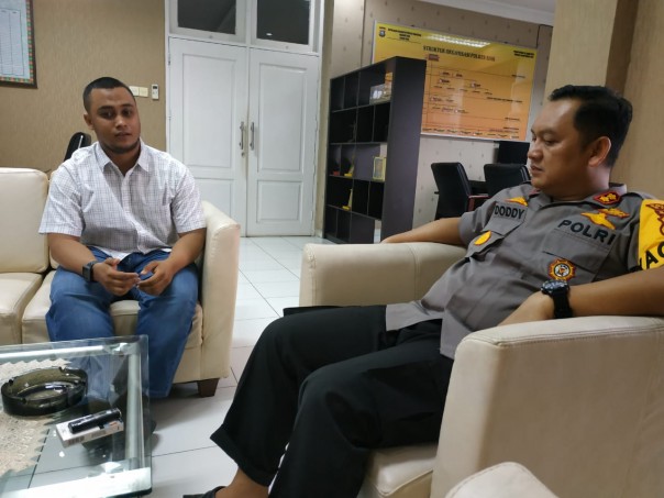 Ketua IMI Siak Wan Ahmad silaturahim dan berdiskusi dengan Kapolres Siak AKBP Doddy F Sanjaya (foto/lin)