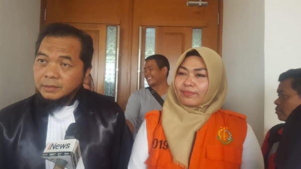 Ina didampingi kuasa hukumnya, usai divonis bebas di PN Jakarta Pusat. Foto: int 