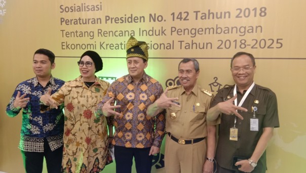 Gubernur Riau, Syamsuar bersama Kepala Badan Ekonomi Kreatif, Triawan Munaf