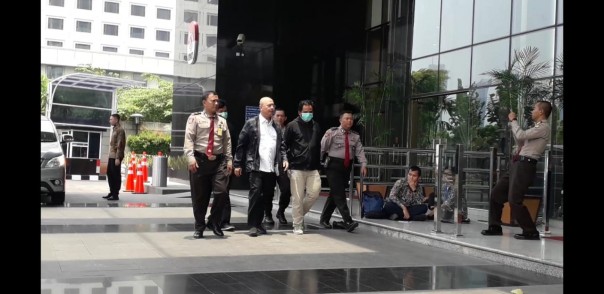Walikota Medan, Dzulmi Eldin tiba di Gedung Komisi Pemberantasan Korupsi (foto/bisma)
